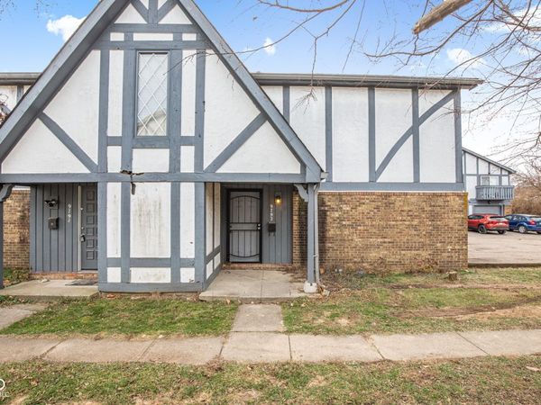 9792 Kingscross Court, Indianapolis, IN 46235