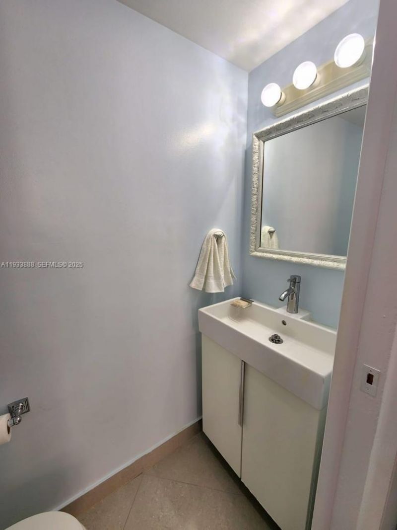 88500 Overseas Hwy, Unit 301, Tavernier, FL 33070 Photo