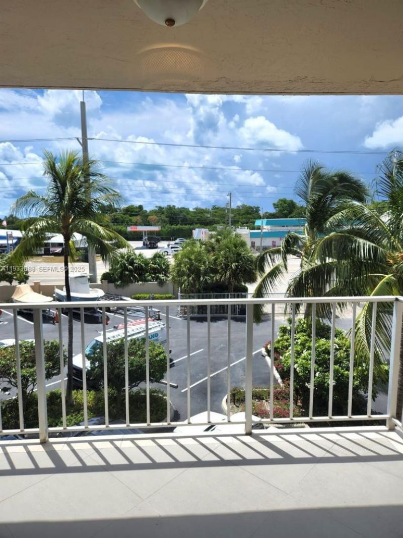 88500 Overseas Hwy, Unit 301, Tavernier, FL 33070 Photo