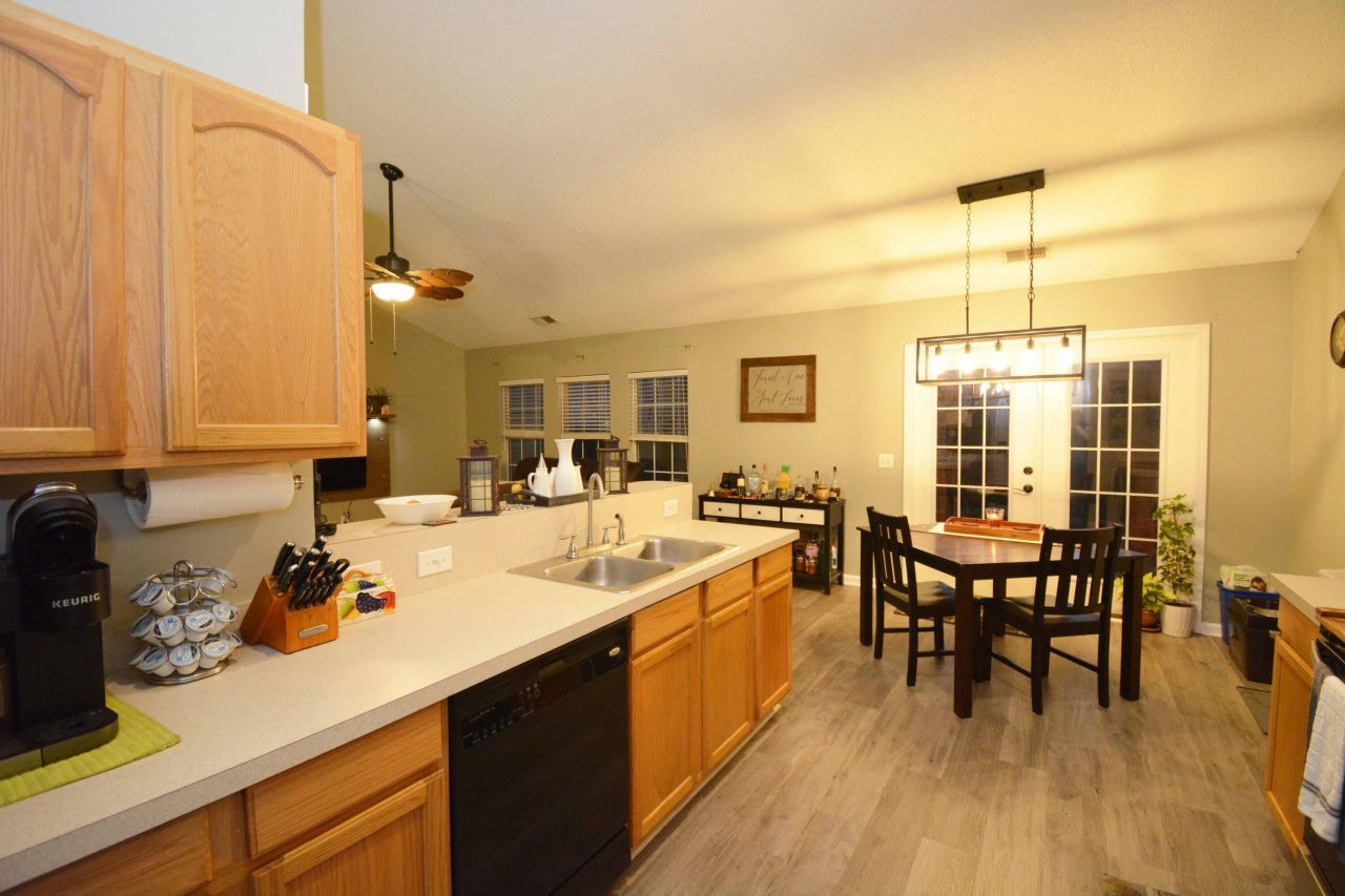 1306 Bradley Daniel Boulevard Photo 10