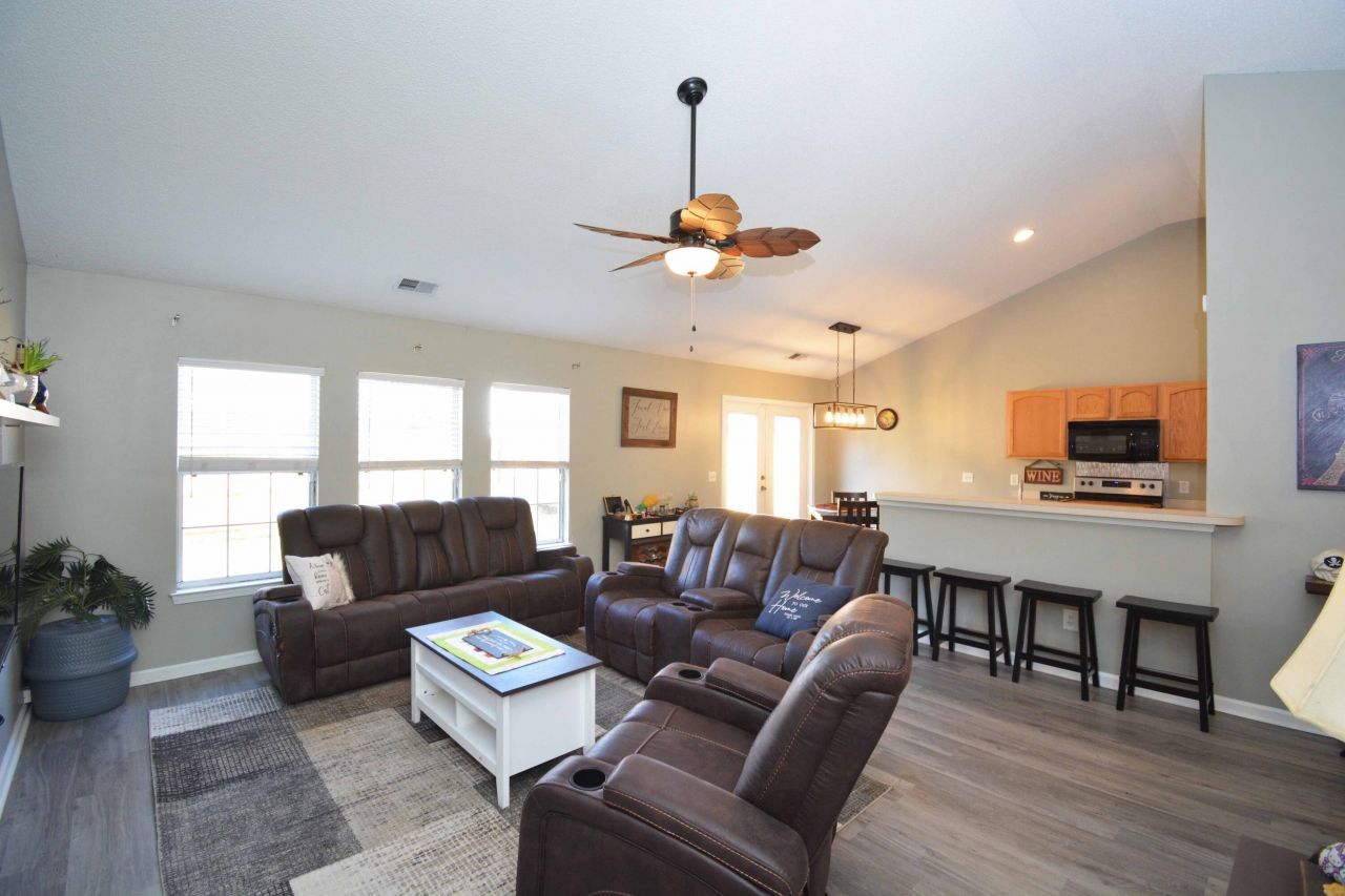 1306 Bradley Daniel Boulevard Photo 6