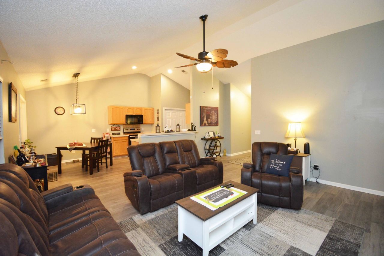 1306 Bradley Daniel Boulevard Photo 7