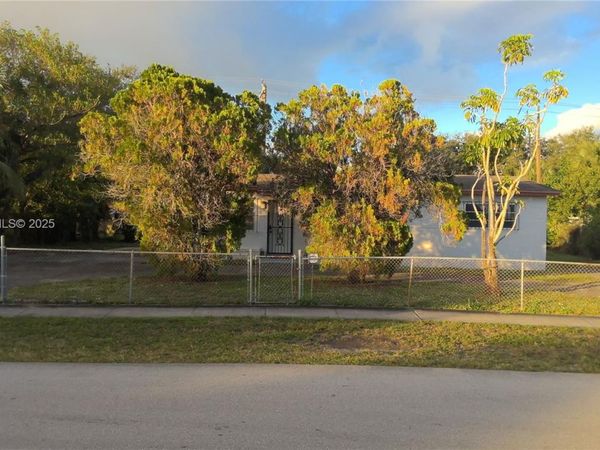 3825 NW 168th Ter , Miami Gardens, FL 33055