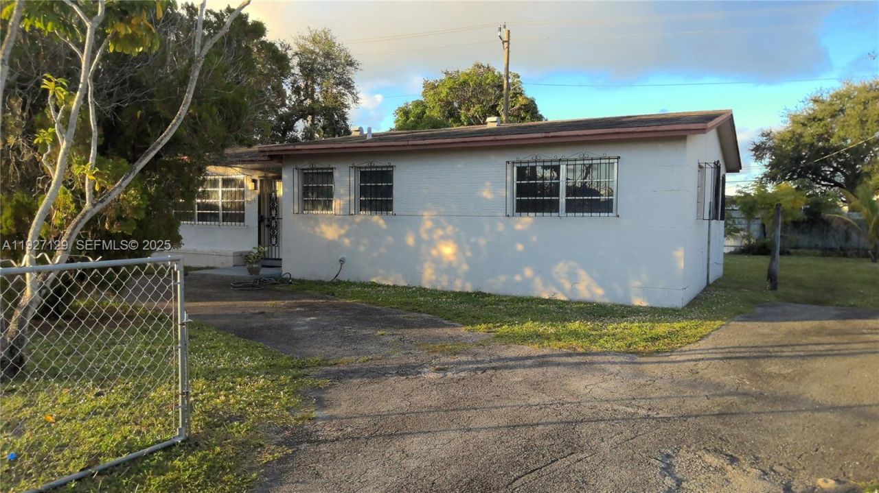 3825 NW 168th Ter , Miami Gardens, FL 33055 Photo