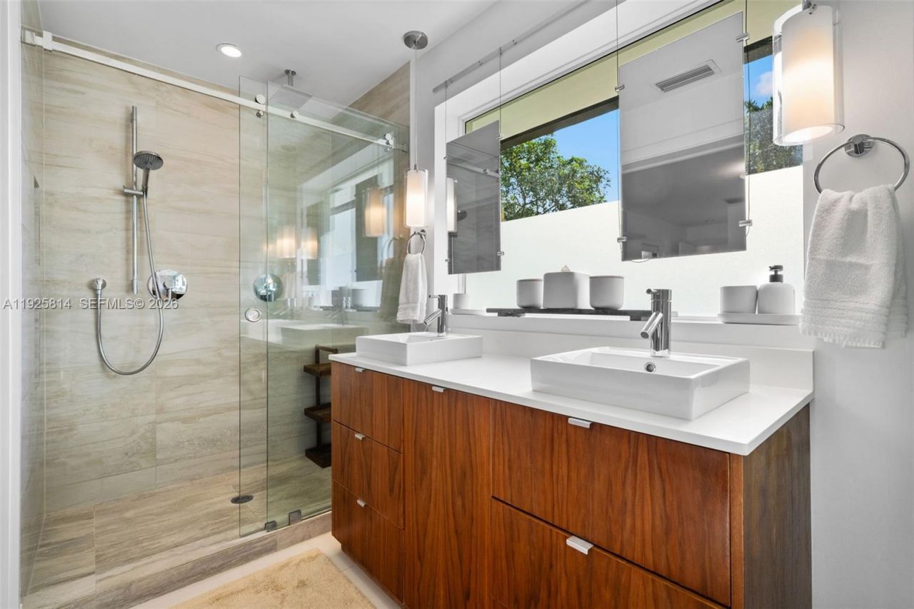 45 SW 19th Rd, Miami, FL 33129 Photo