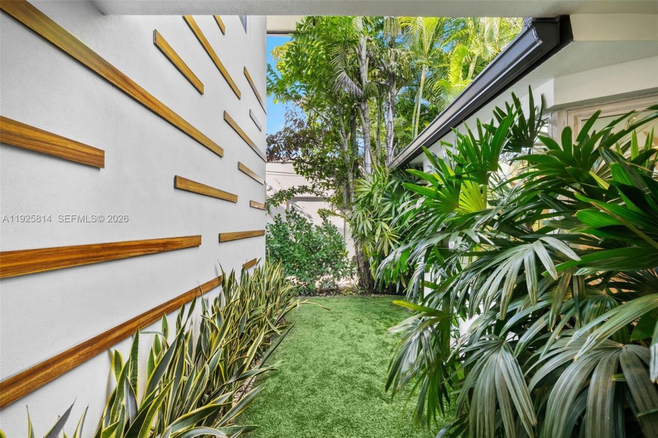 45 SW 19th Rd, Miami, FL 33129 Photo