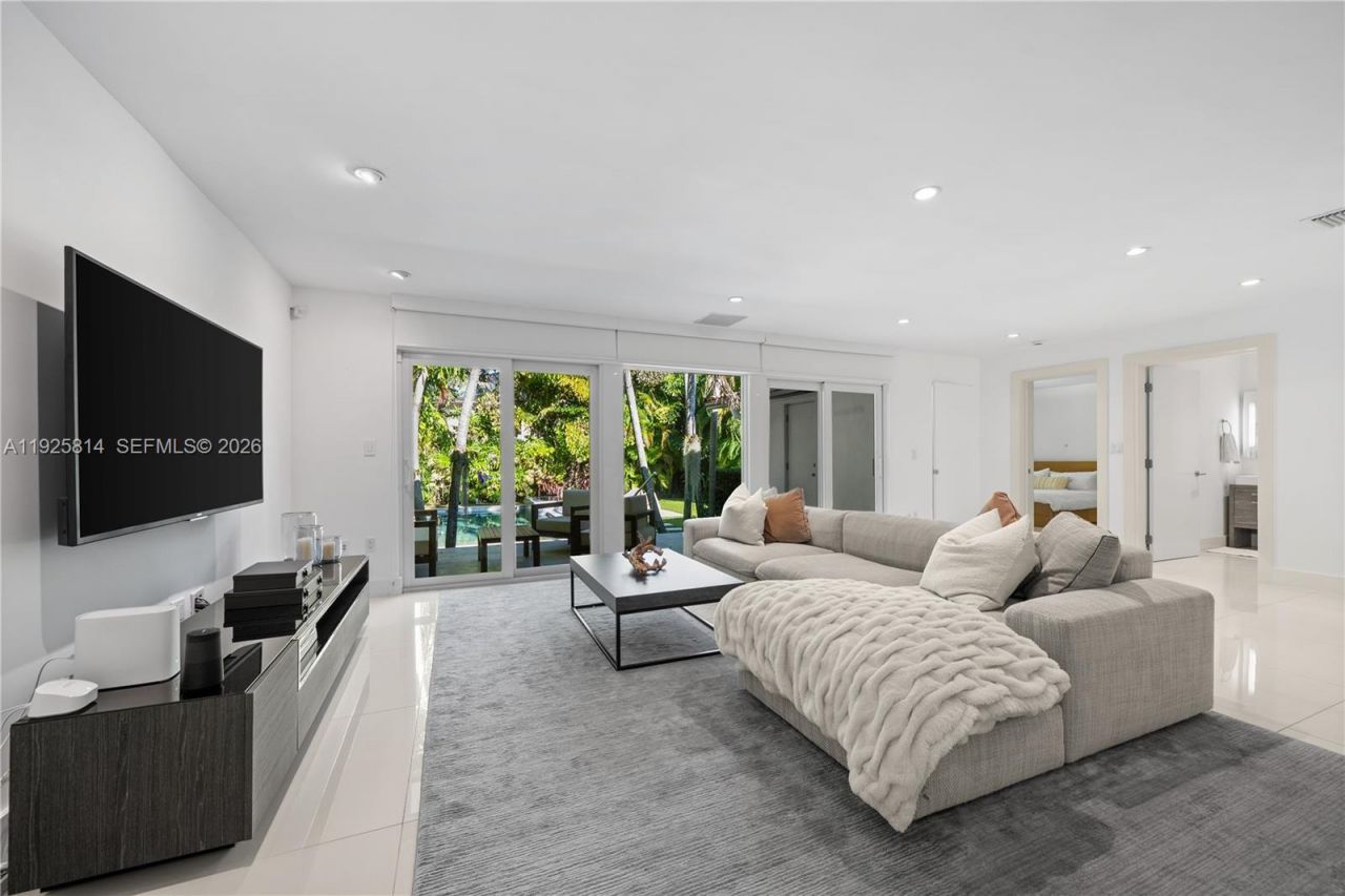 45 SW 19th Rd, Miami, FL 33129 Photo