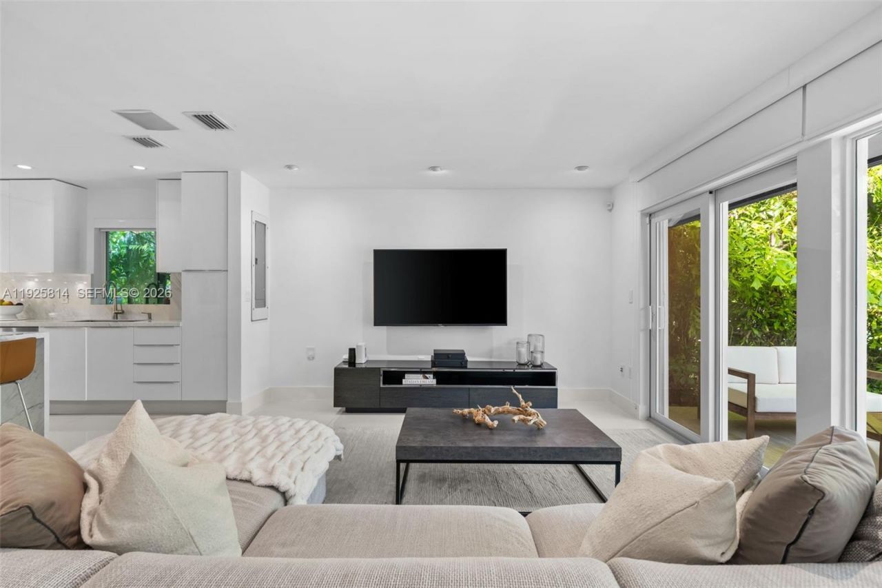 45 SW 19th Rd, Miami, FL 33129 Photo