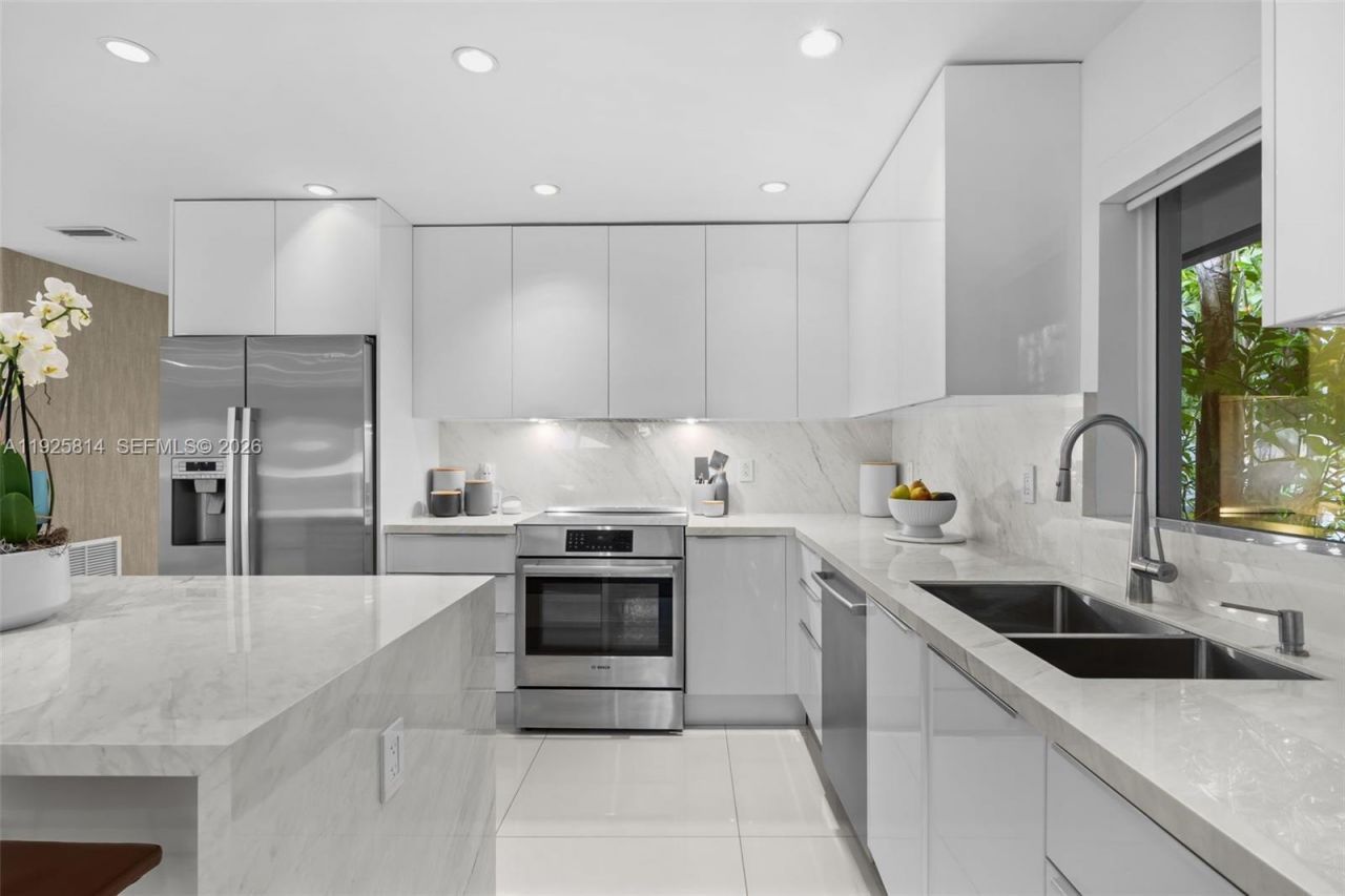 45 SW 19th Rd, Miami, FL 33129 Photo