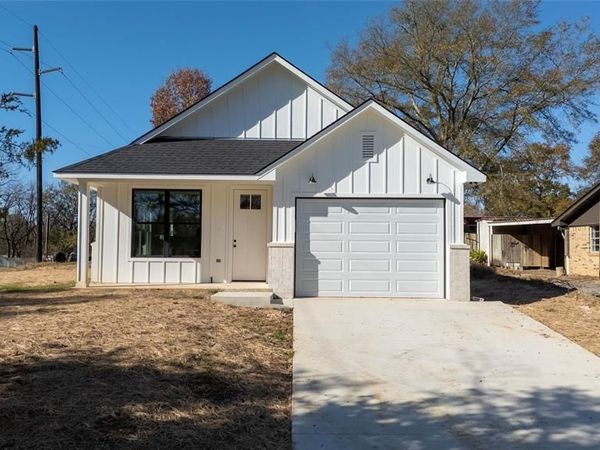 307 S Langham Street , Troup, TX 75789