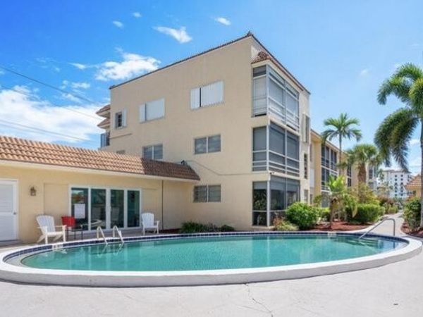 331 SW 8th Street, Unit 2-C-E, Boca Raton, FL 33432