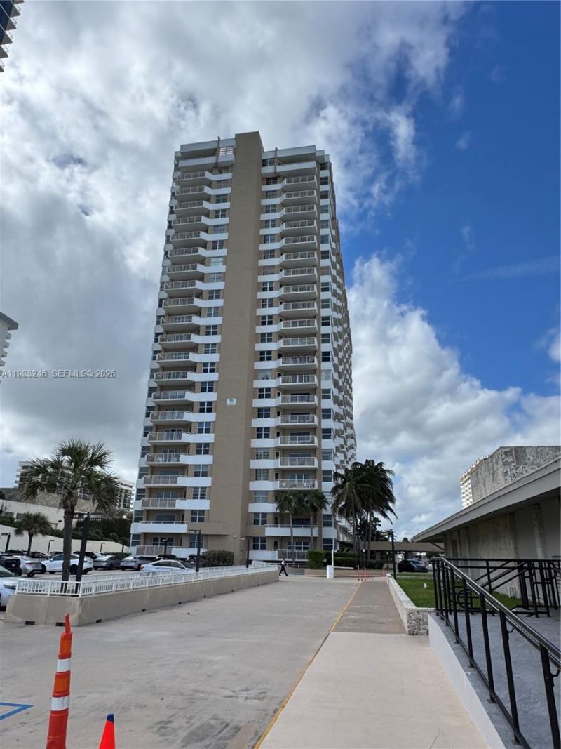 1980 S Ocean Dr, Unit 20Q, Hallandale Beach, FL 33009 Photo