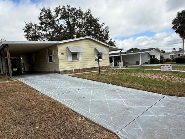 1532 W SCHWARTZ BOULEVARD, LADY LAKE, FL 32159
