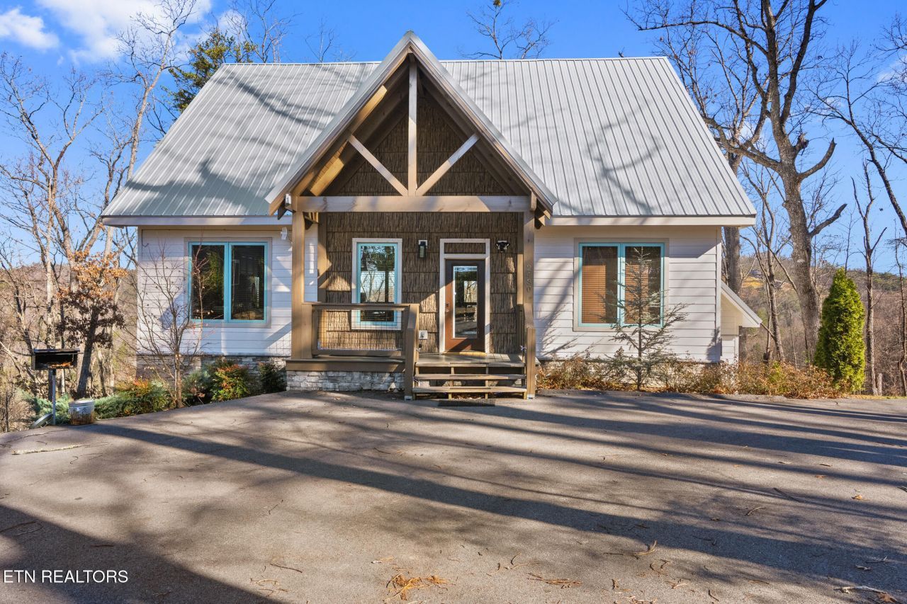 2430 Rainbow Falls Lane, Sevierville, TN 37862 Main Photo