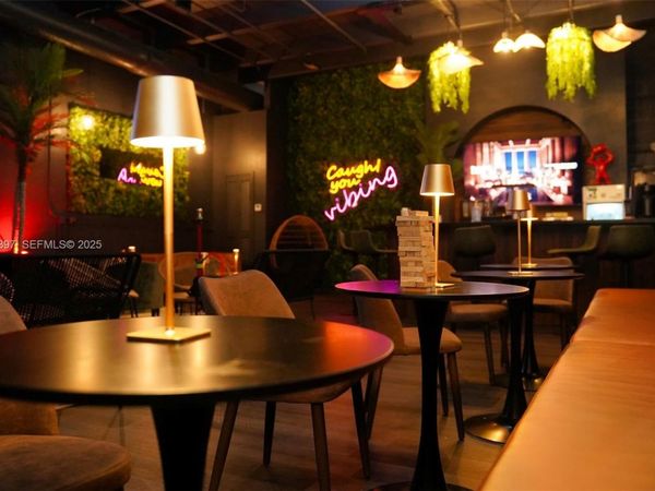 7700 NW 56th St, Doral, FL 33166