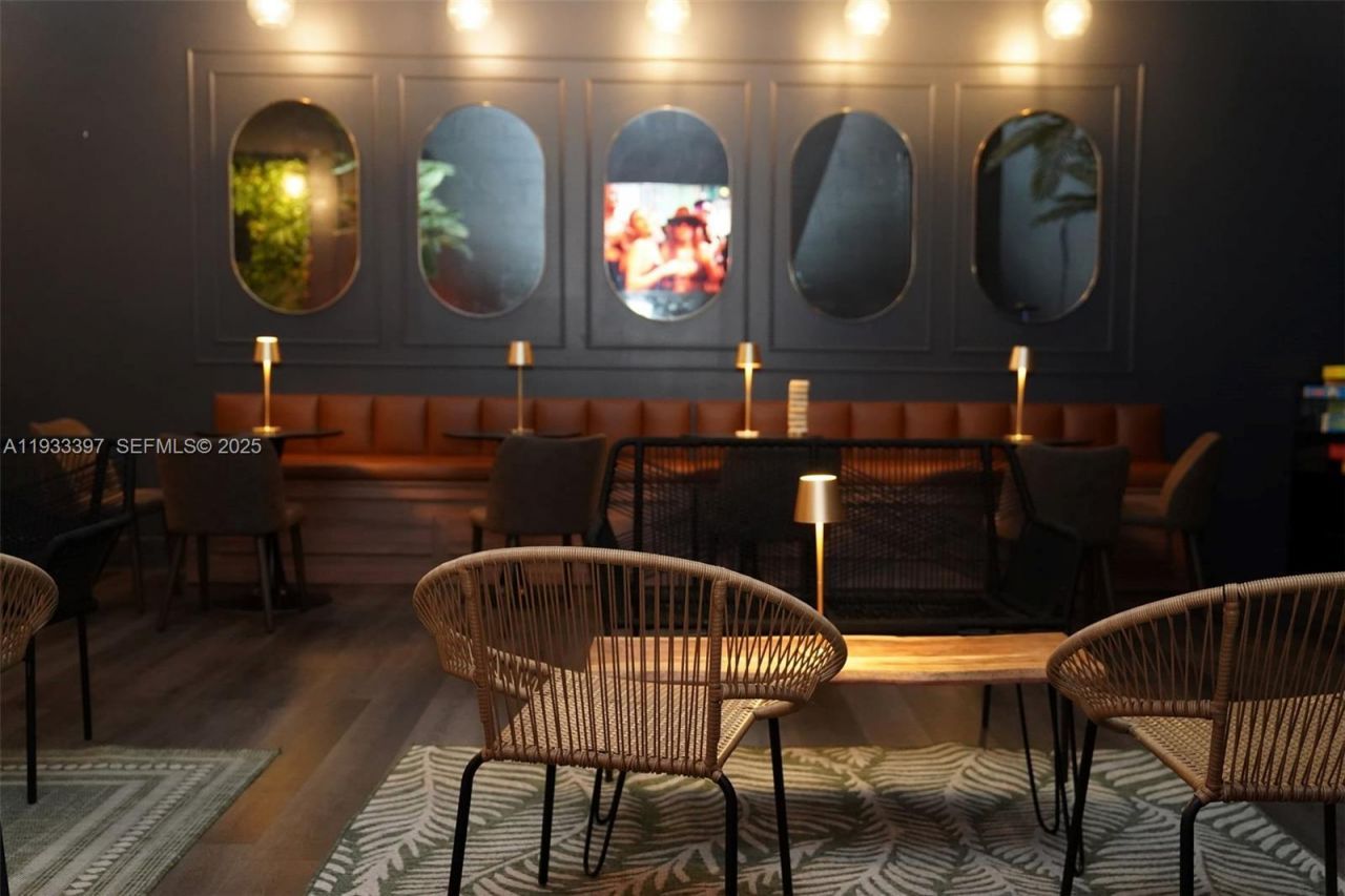 7700 NW 56th St, Doral, FL 33166 Photo