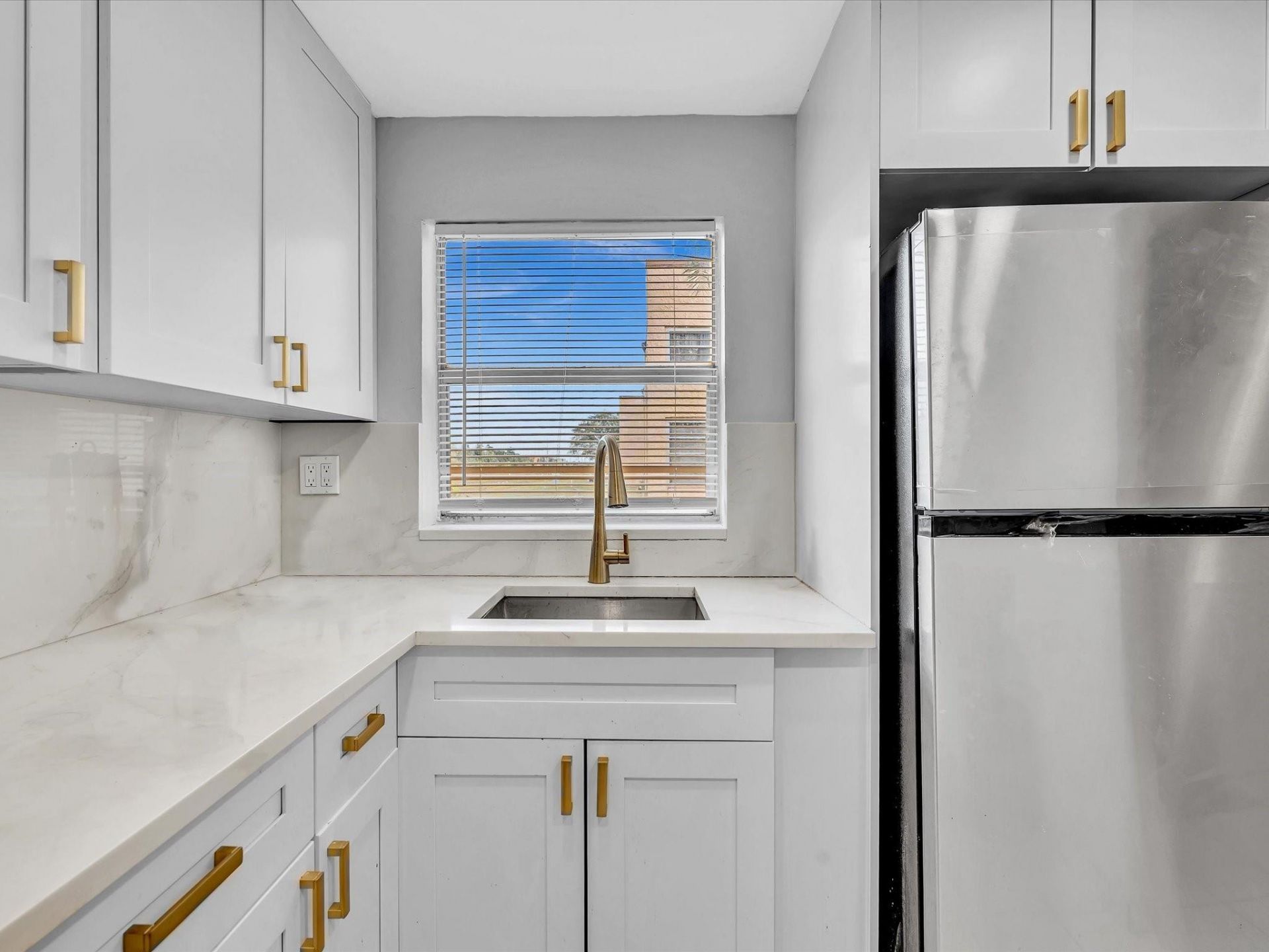 9041 Sunrise Lakes Boulevard, Unit 113, Sunrise, FL 33322 Photo