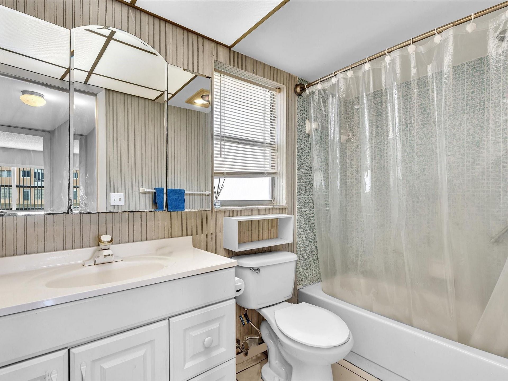 9041 Sunrise Lakes Boulevard, Unit 113, Sunrise, FL 33322 Photo