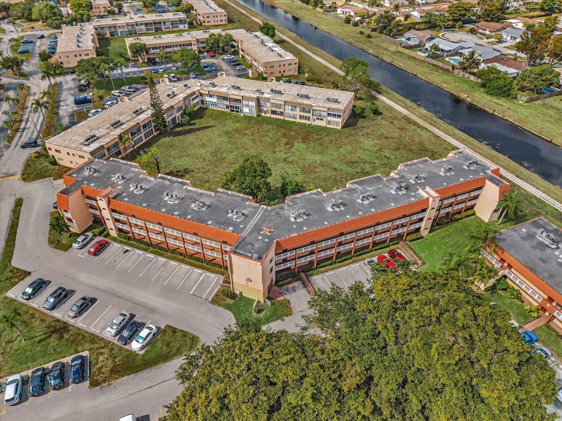 9041 Sunrise Lakes Boulevard, Unit 113, Sunrise, FL 33322 Photo