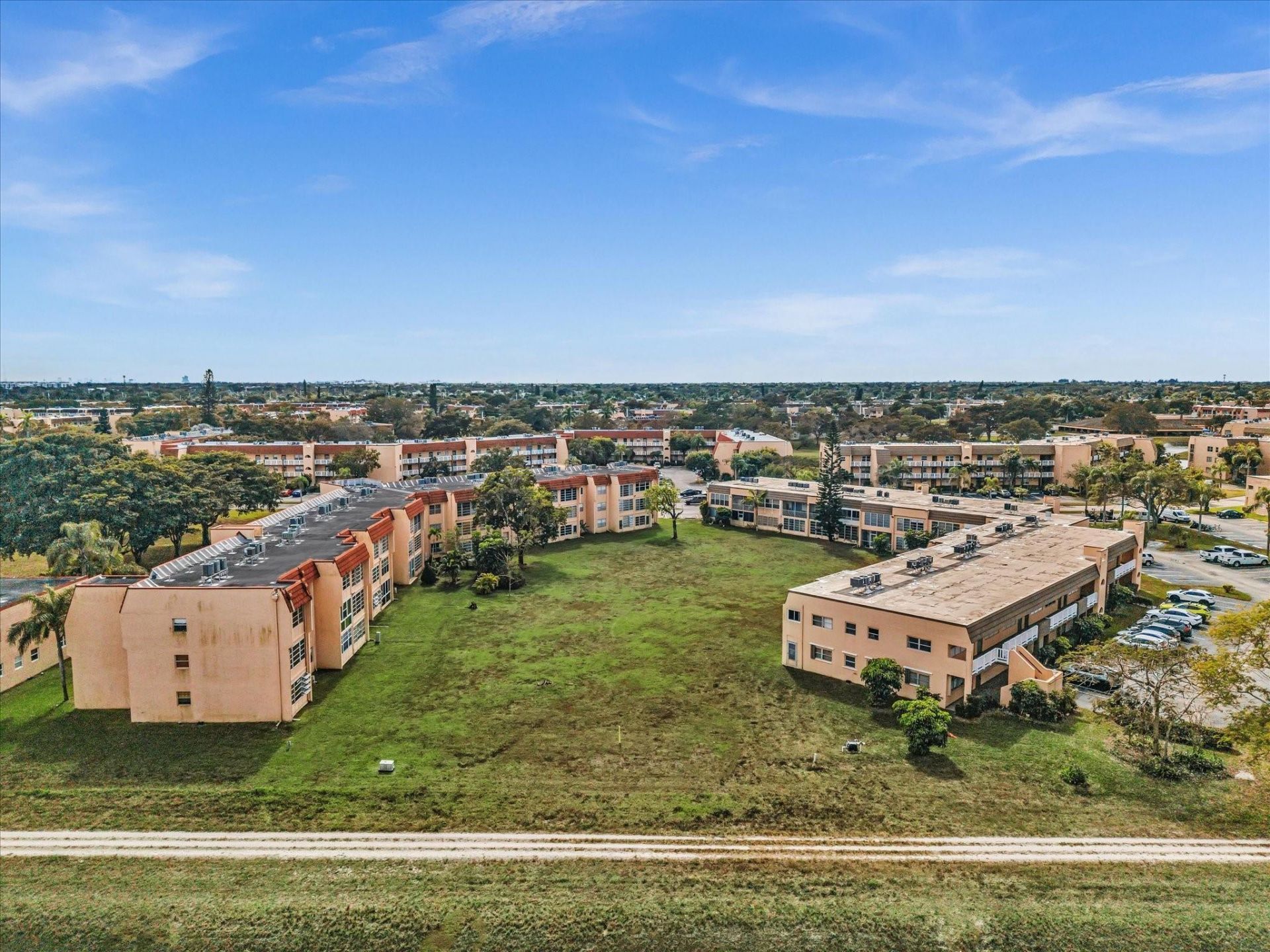 9041 Sunrise Lakes Boulevard, Unit 113, Sunrise, FL 33322 Photo