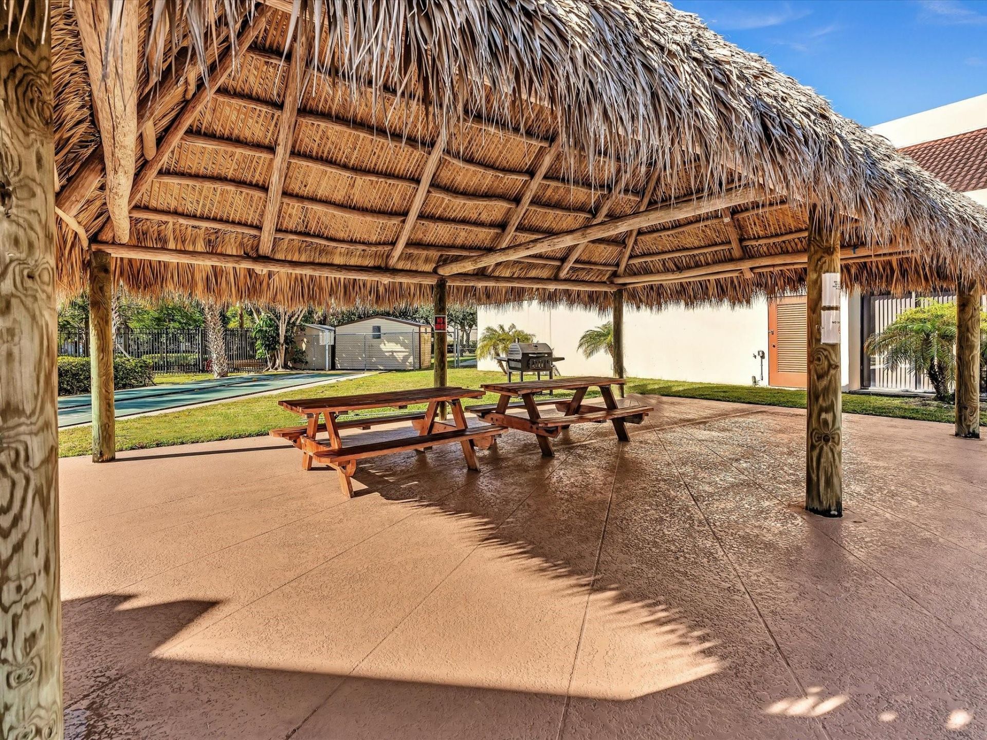 9041 Sunrise Lakes Boulevard, Unit 113, Sunrise, FL 33322 Photo