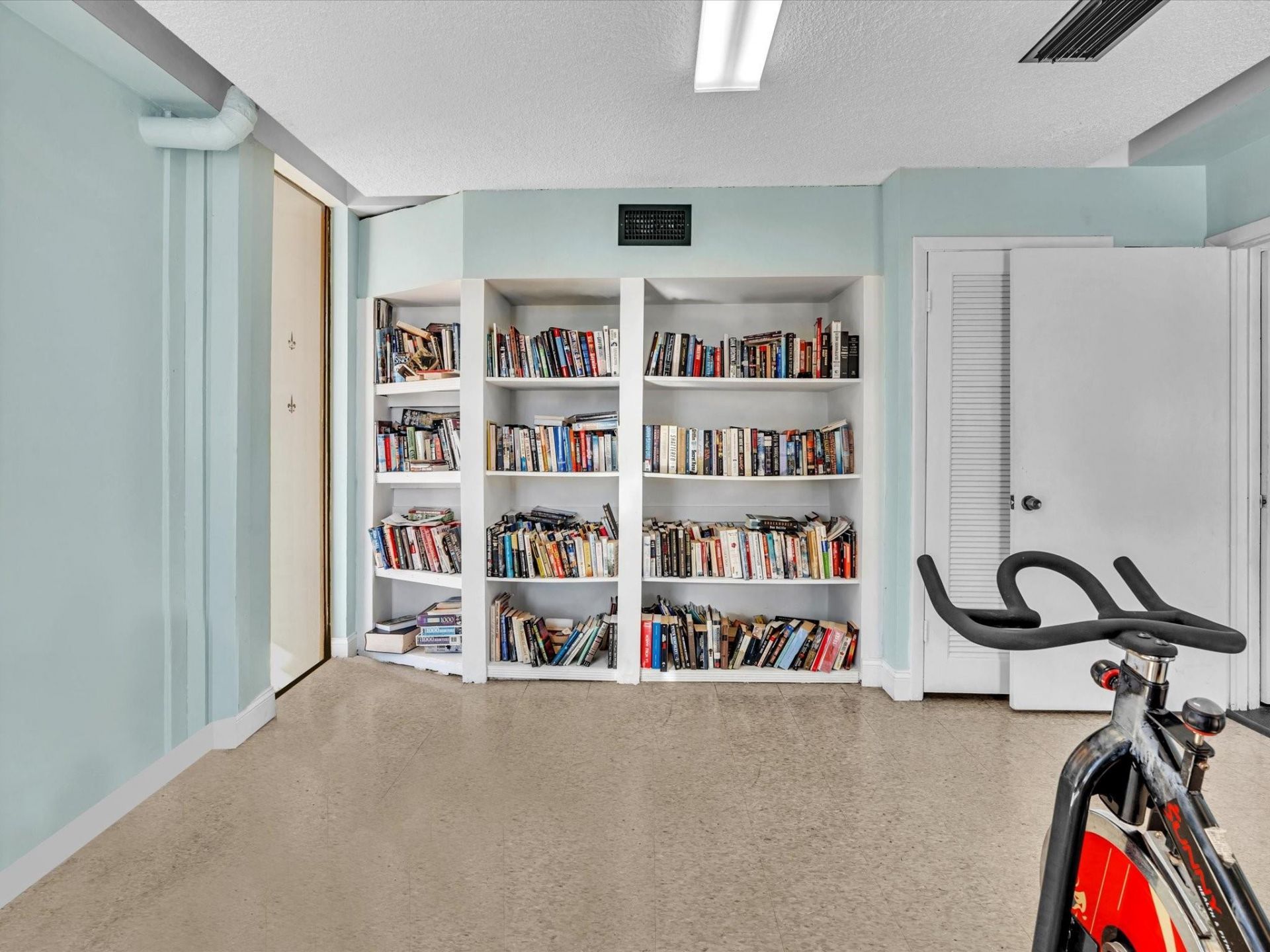 9041 Sunrise Lakes Boulevard, Unit 113, Sunrise, FL 33322 Photo