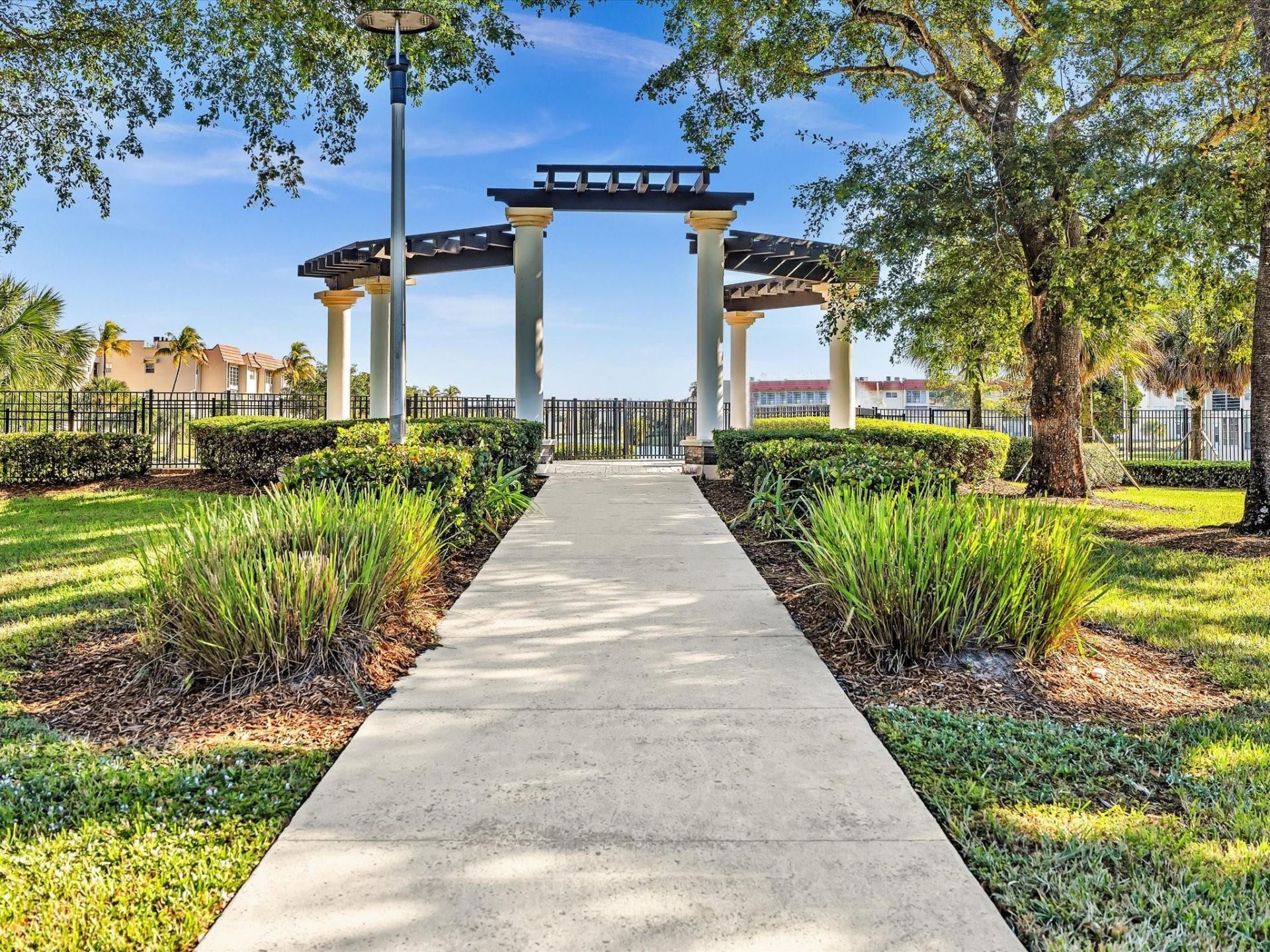 9041 Sunrise Lakes Boulevard, Unit 113, Sunrise, FL 33322 Photo