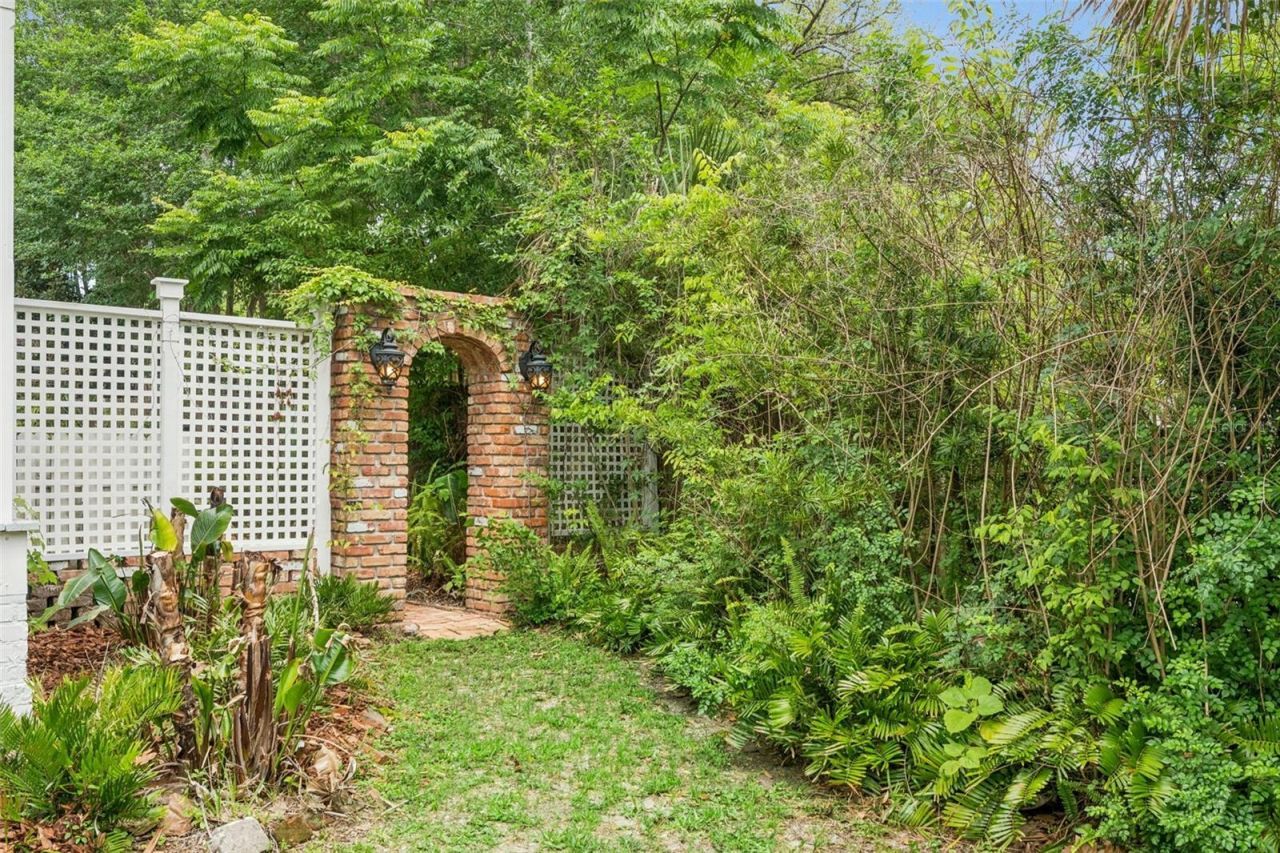 316 N Lakeview Drive, Lake Helen, FL 32744 Photo