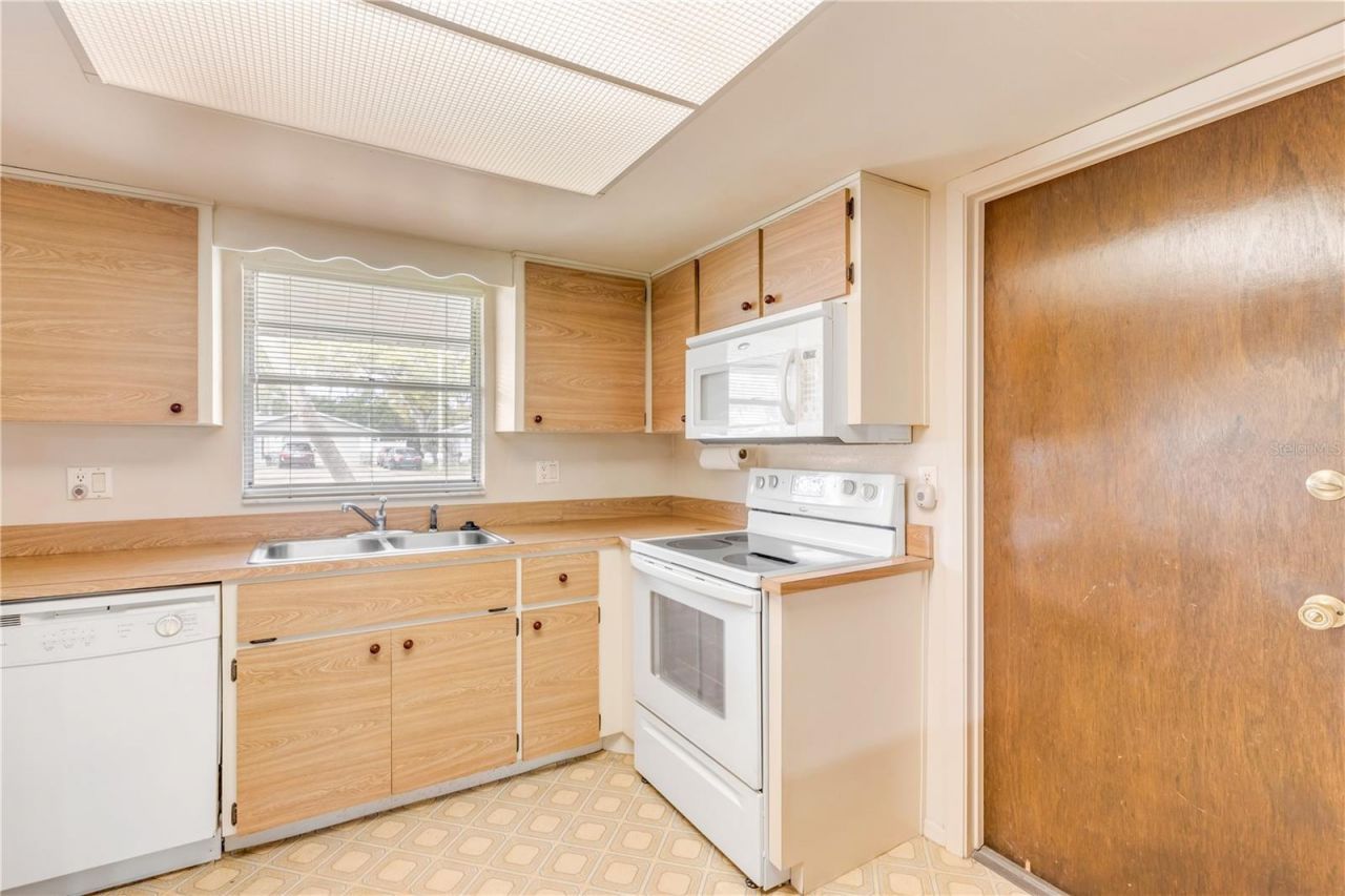 805 S Cooper Street, New Smyrna Beach, FL 32169 Photo