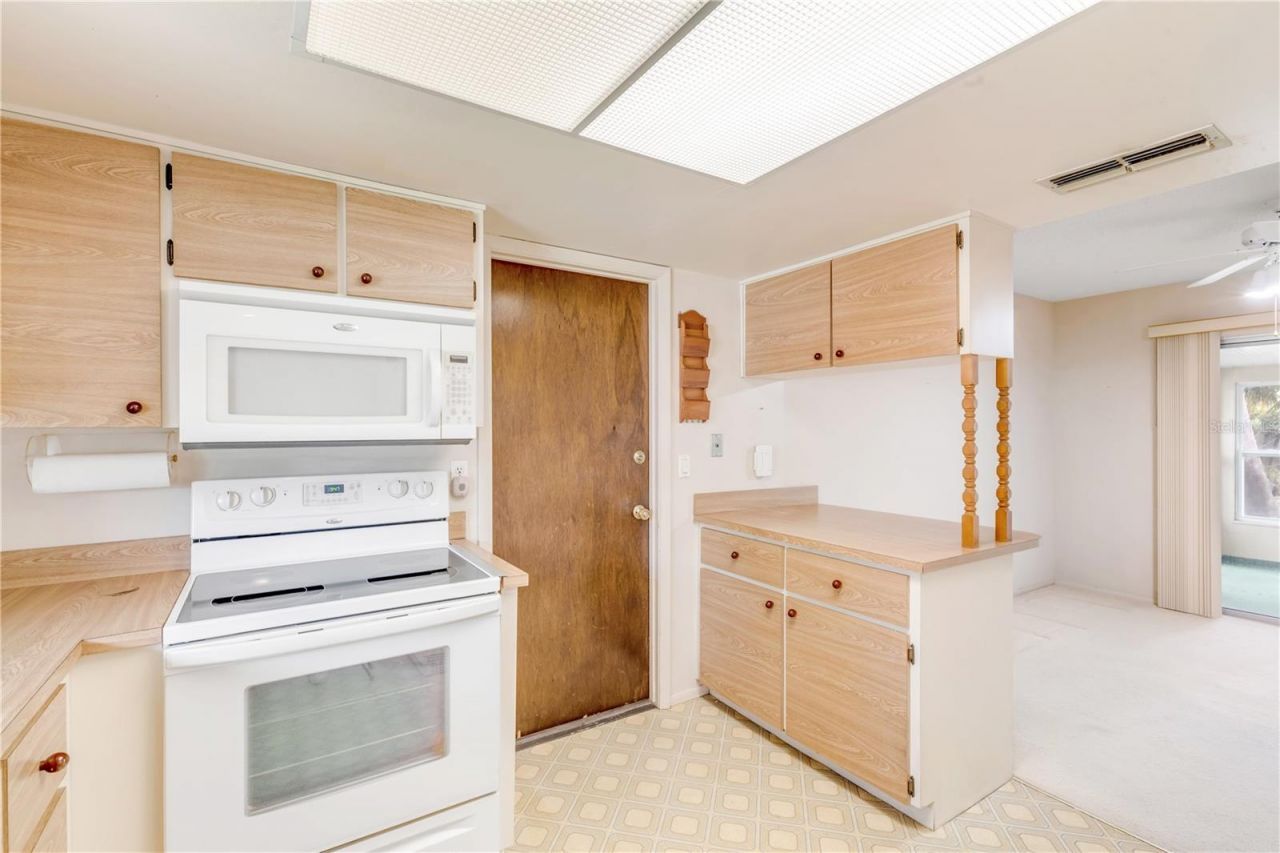 805 S Cooper Street, New Smyrna Beach, FL 32169 Photo