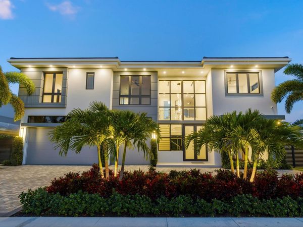1050 NE 3rd Avenue, Boca Raton, FL 33432