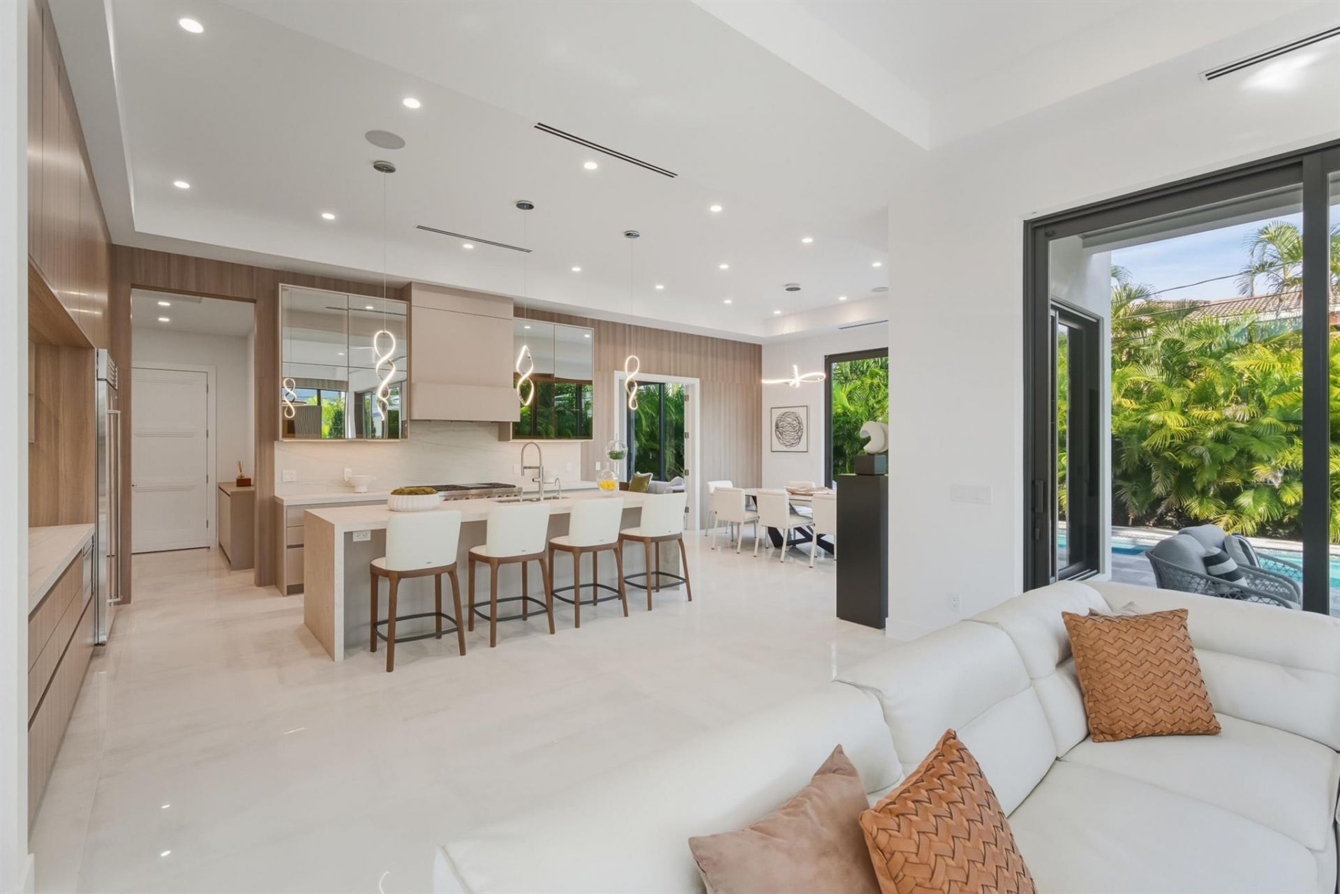 1050 NE 3rd Avenue, Boca Raton, FL 33432 Photo