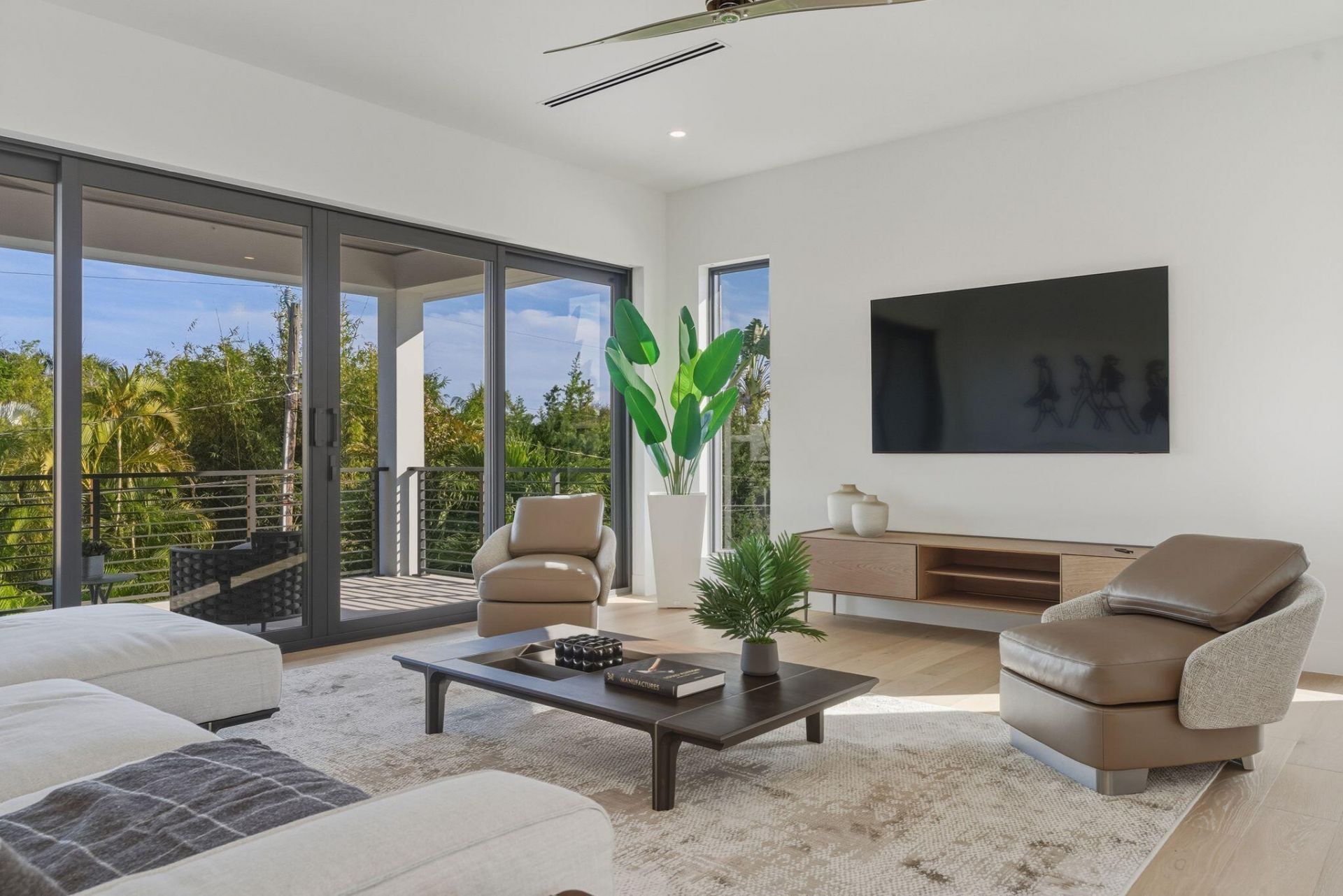 1050 NE 3rd Avenue, Boca Raton, FL 33432 Photo