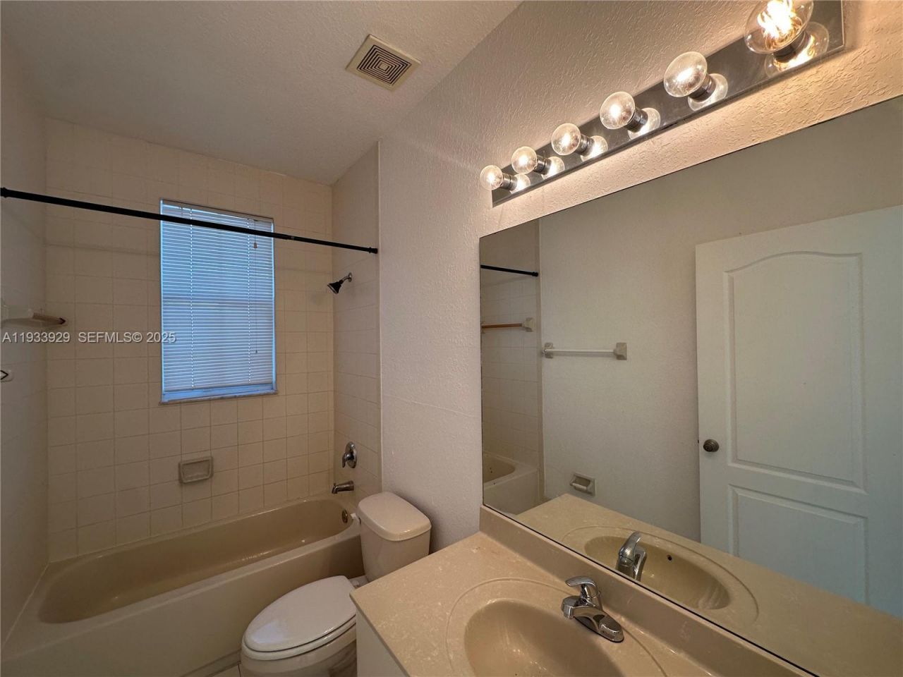 2755 SE 16th Ave , Unit 200, Homestead, FL 33035 Photo