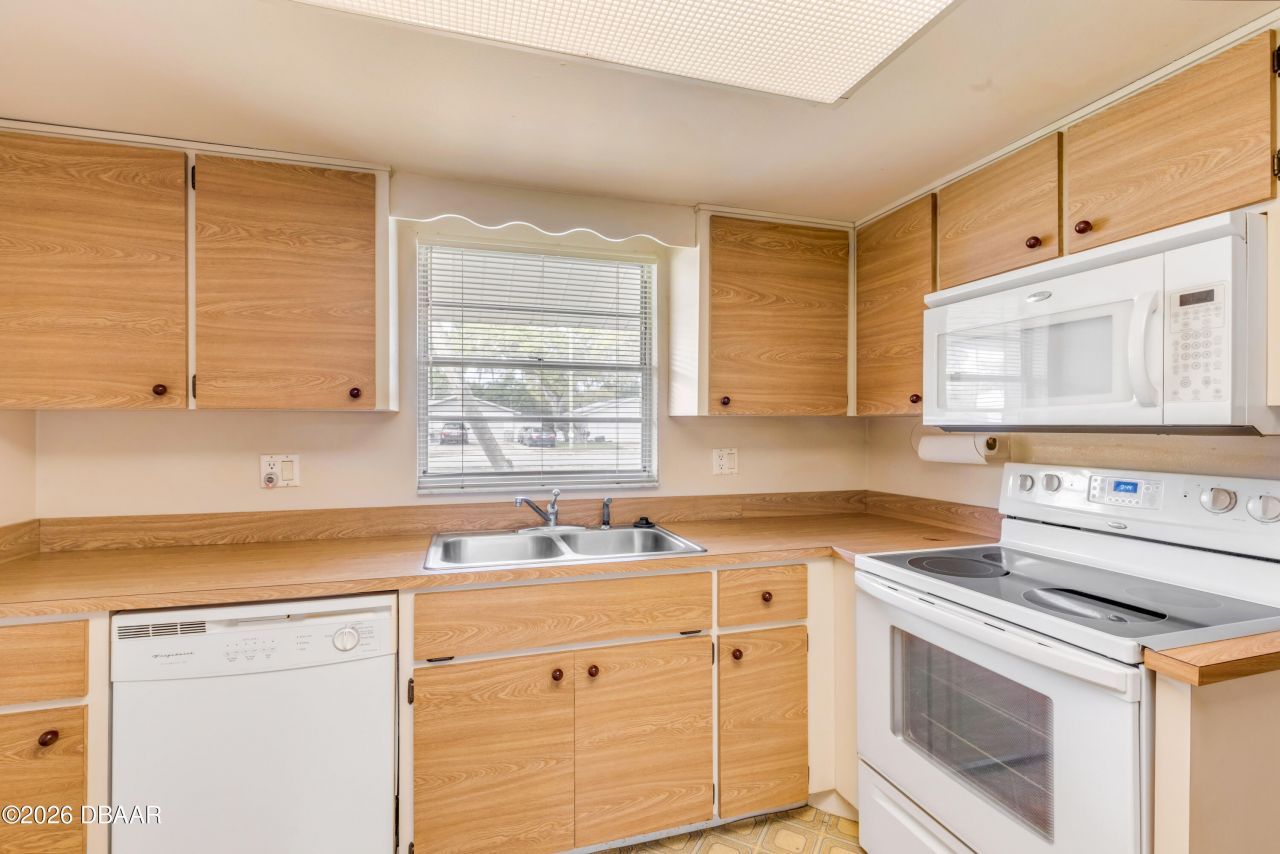 805 S Cooper Street, New Smyrna Beach, FL 32169 Photo