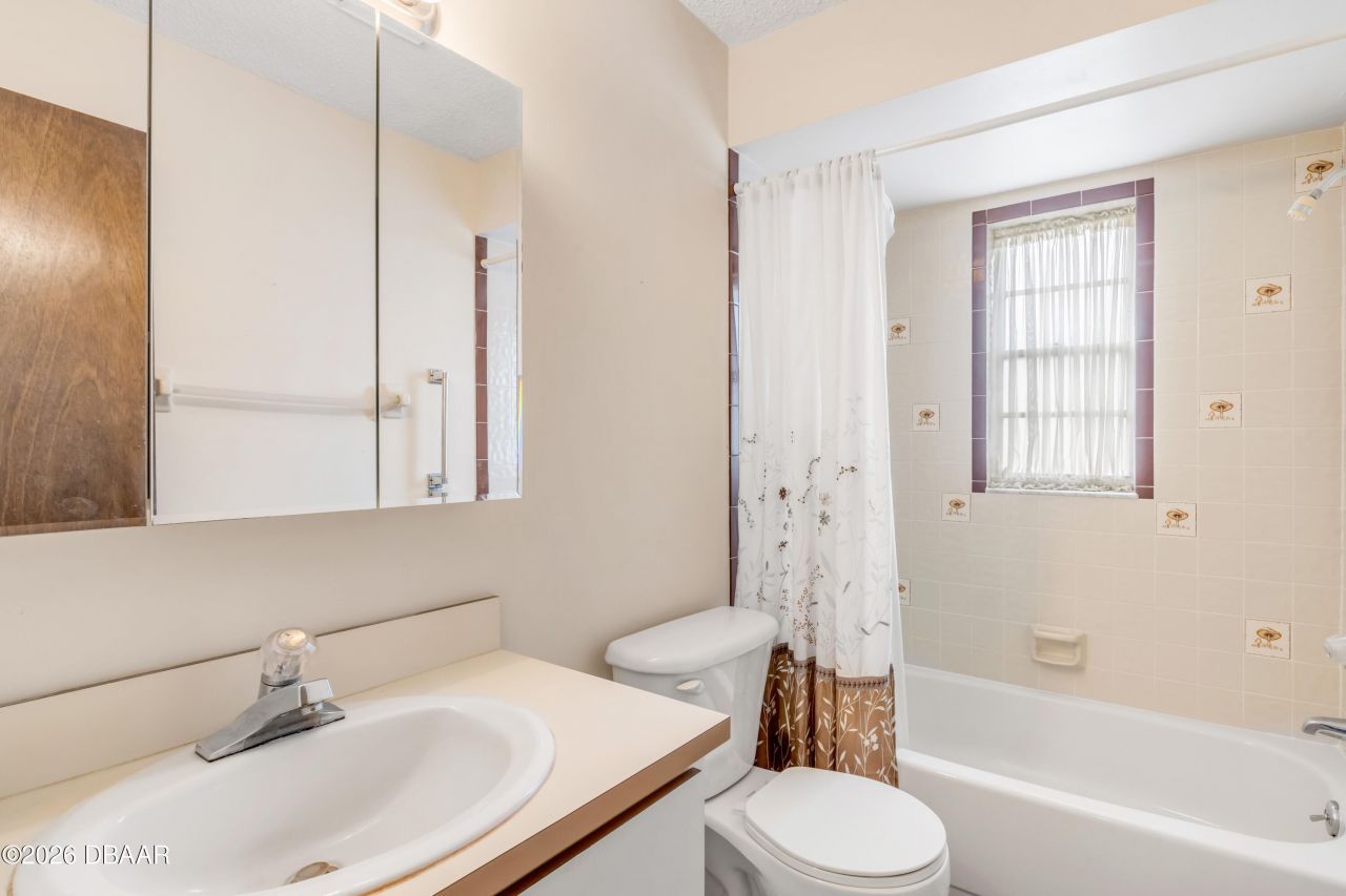 805 S Cooper Street, New Smyrna Beach, FL 32169 Photo