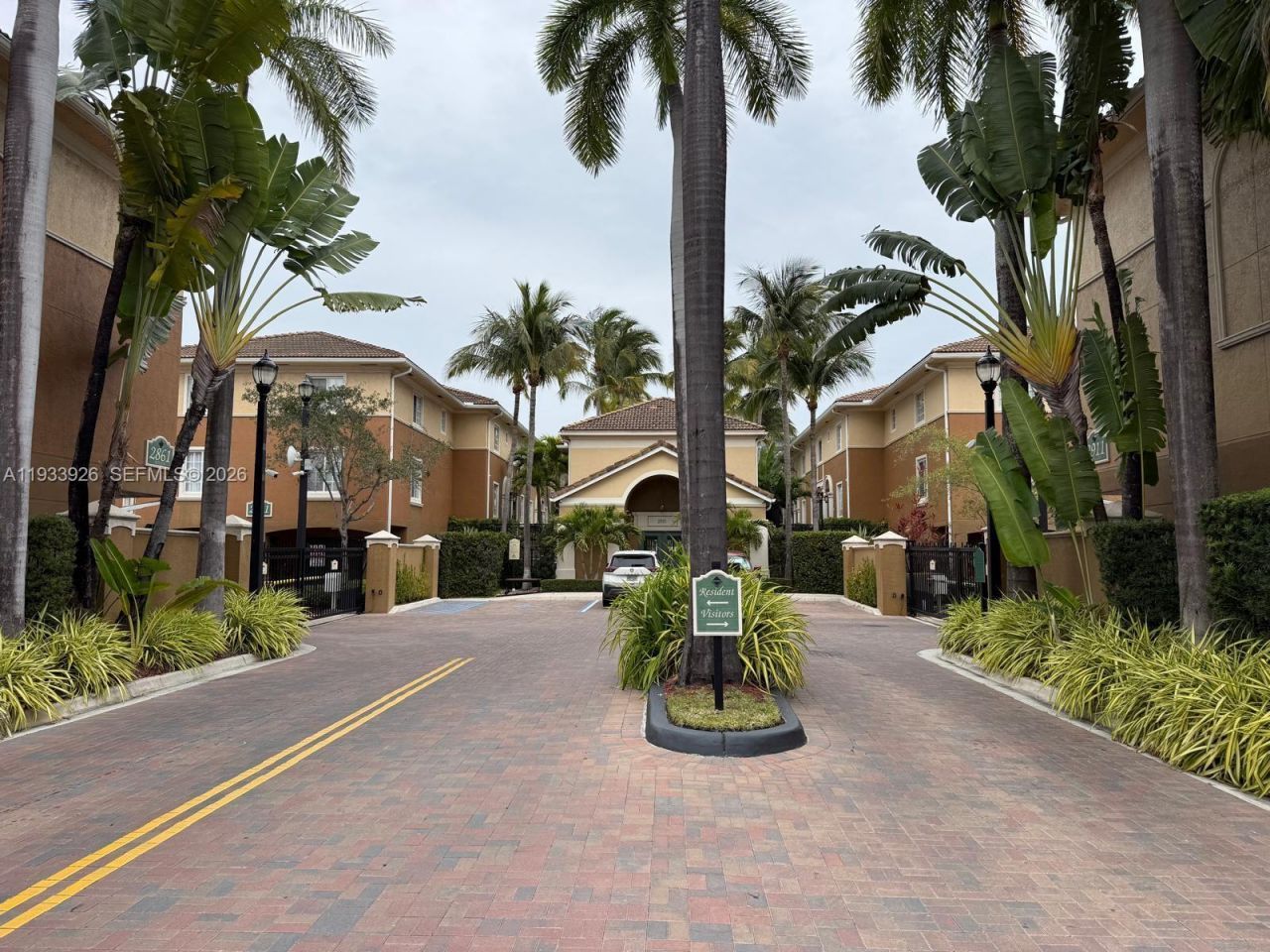 2961 NE 185th St, Unit 1613, Aventura, FL 33180 Photo