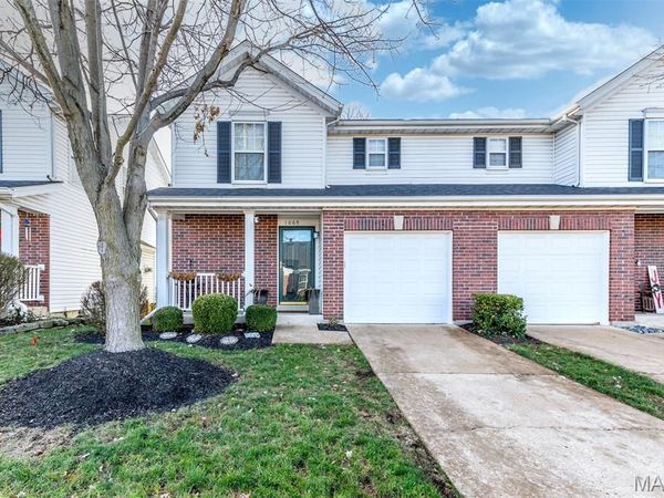 1069 Big Bend Crossing Drive, Manchester, MO 63088