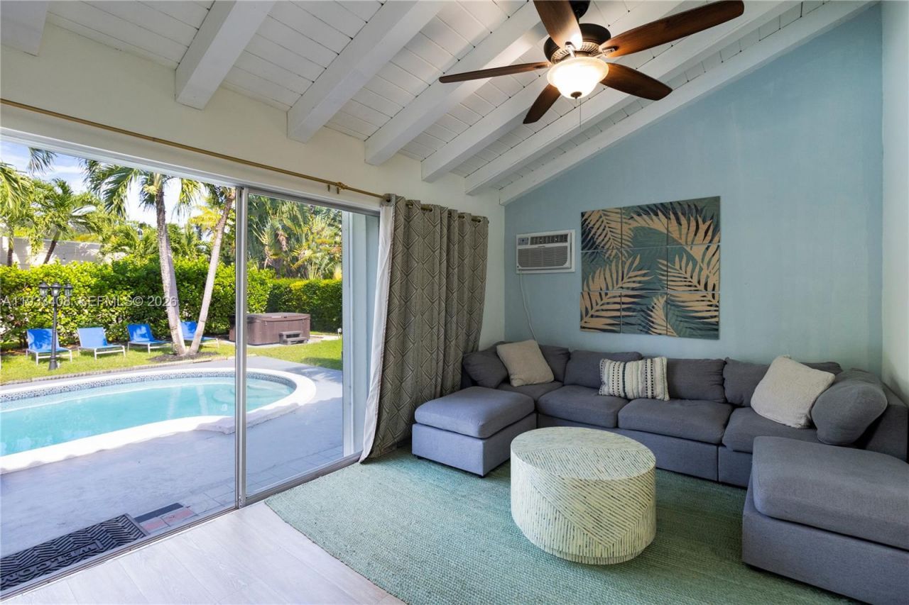 437 NE 107th St, Miami, FL 33161 Photo