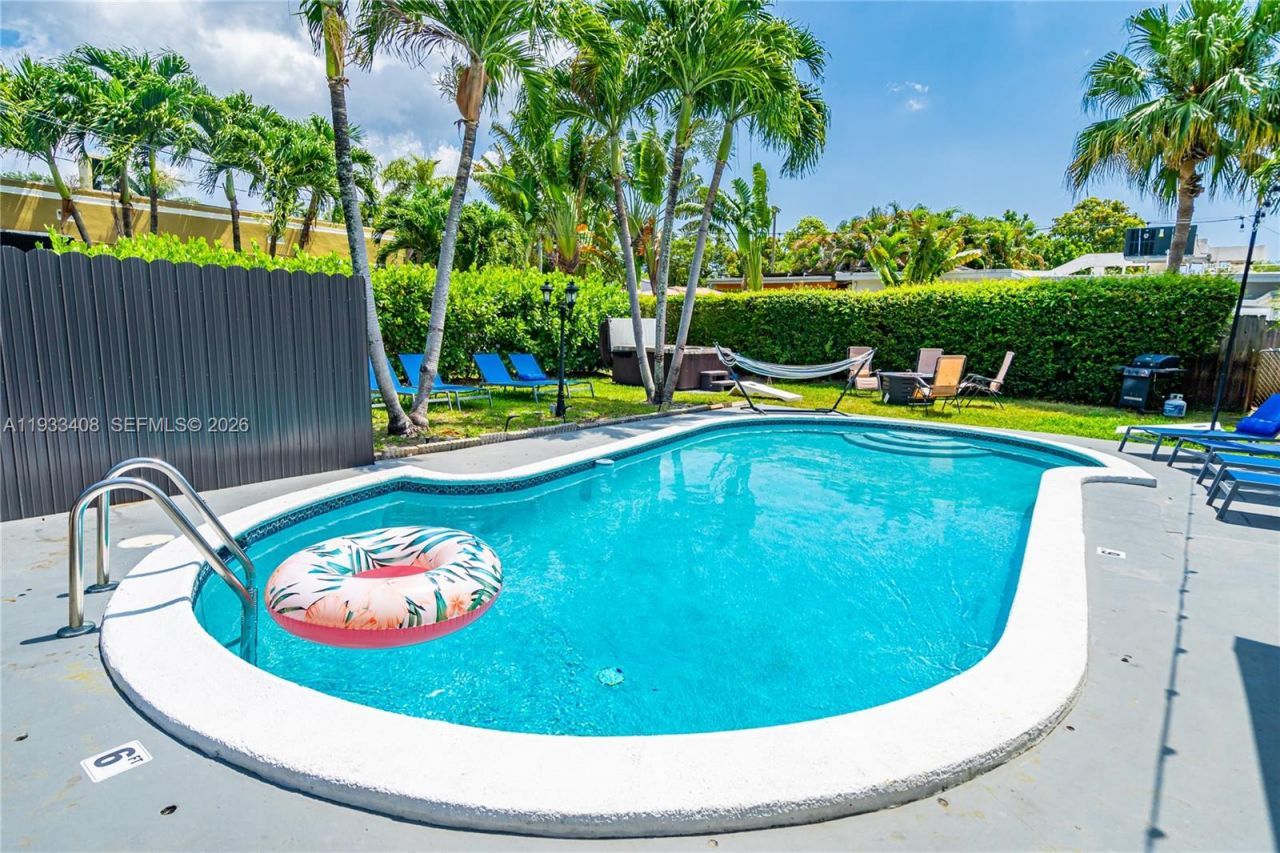 437 NE 107th St, Miami, FL 33161 Photo