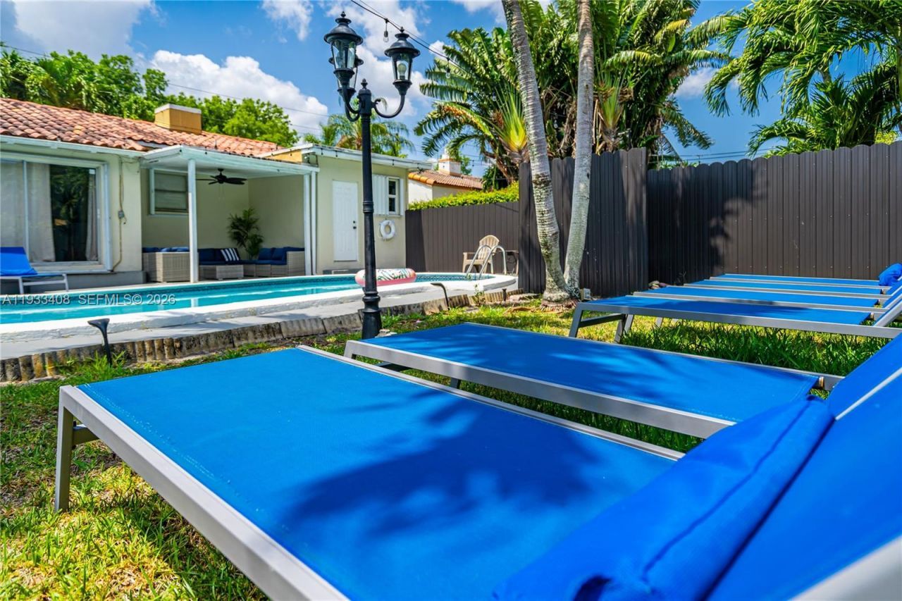 437 NE 107th St, Miami, FL 33161 Photo