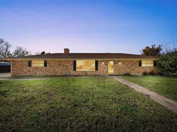 309 N Orchard Drive, Rosebud, TX 76570