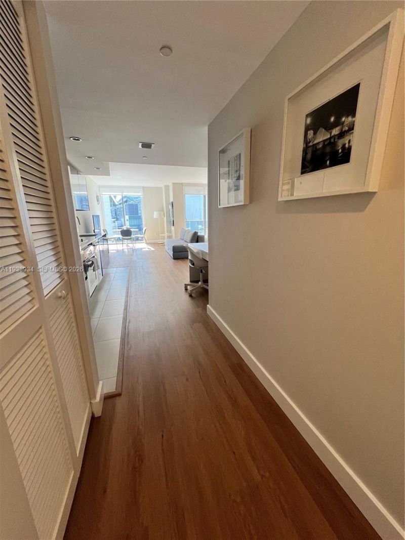 31 SE 6th St, Unit 703, Miami, FL 33131 Photo