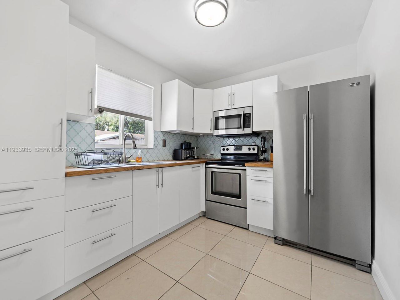 560 NE 161st St, Miami, FL 33162 Photo