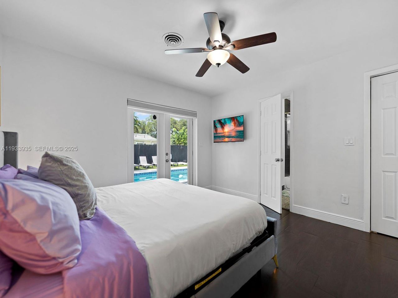 560 NE 161st St, Miami, FL 33162 Photo