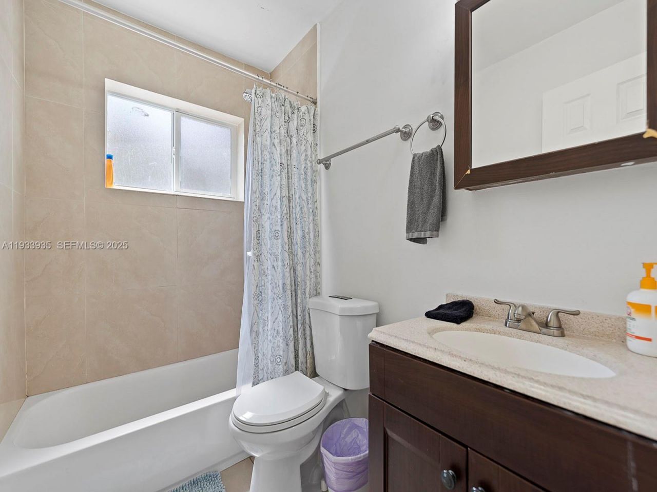 560 NE 161st St, Miami, FL 33162 Photo