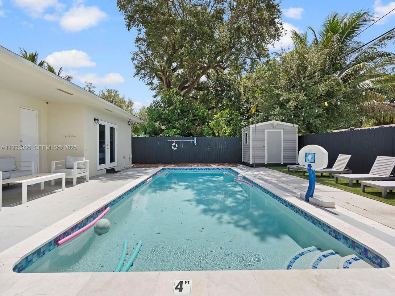 560 NE 161st St, Miami, FL 33162 Photo