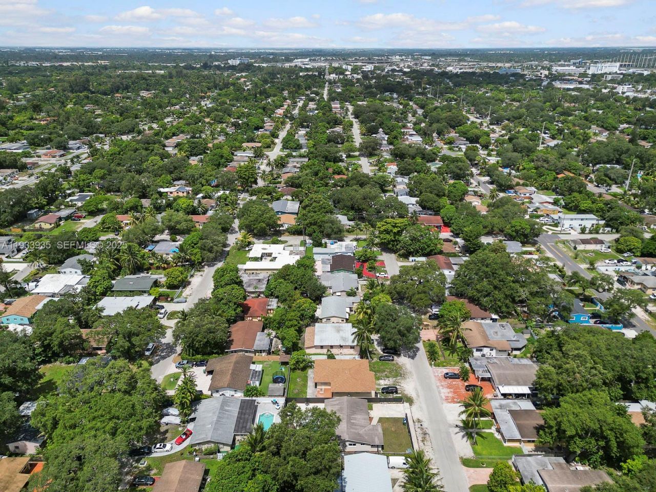 560 NE 161st St, Miami, FL 33162 Photo