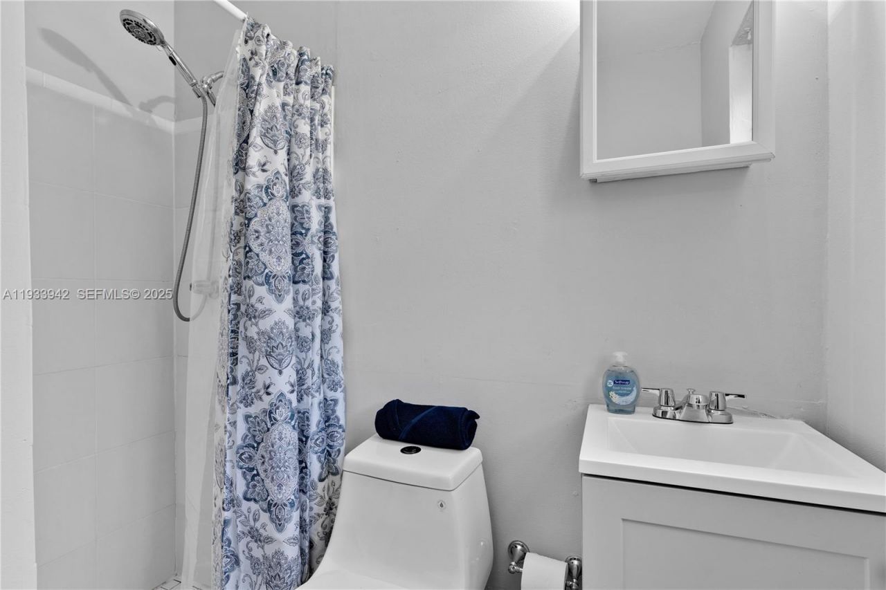 427 NE 107th St, Unit 2, Miami, FL 33161 Photo