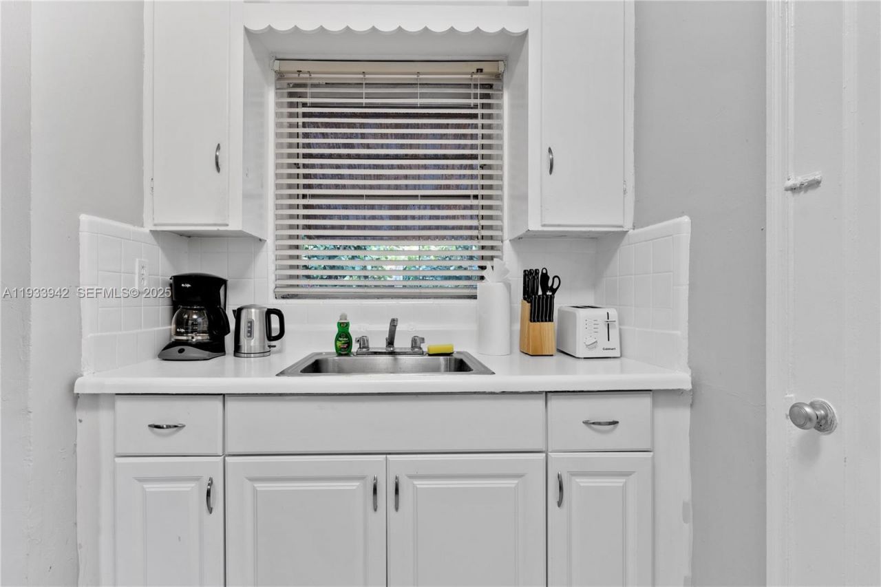 427 NE 107th St, Unit 2, Miami, FL 33161 Photo